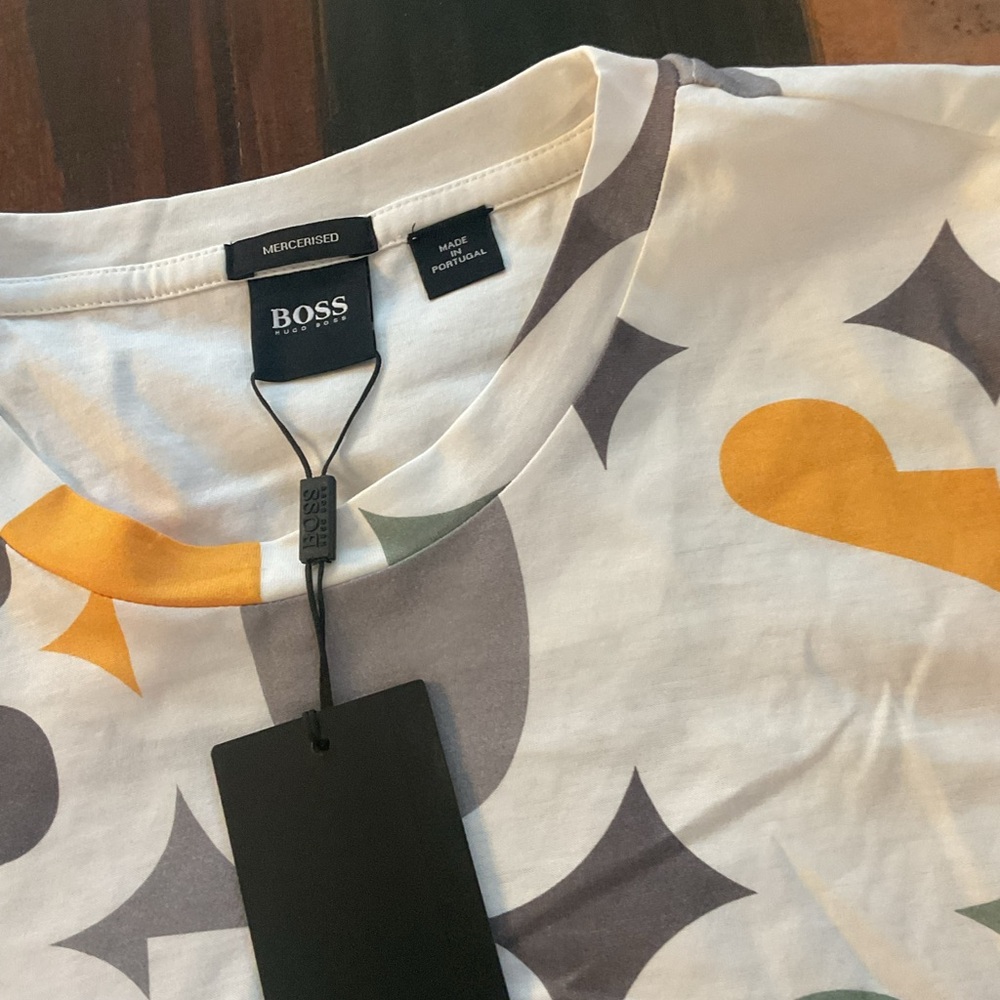 BOSS Men's Tee with Yellow and Gray Print